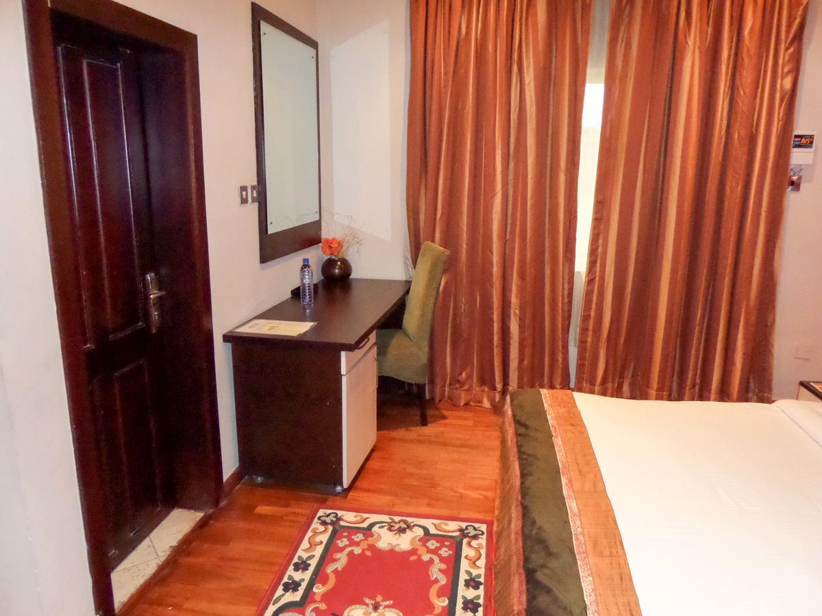 Aries Suites Lagos Eksteriør billede
