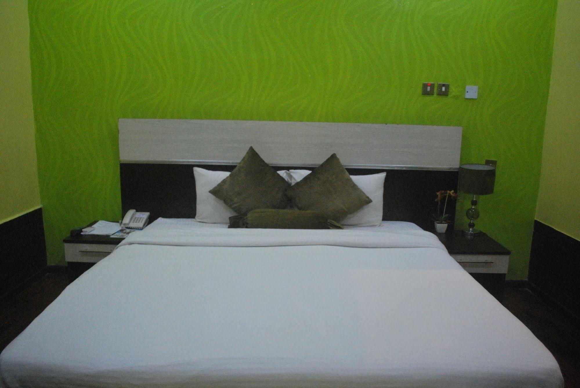 Aries Suites Lagos Eksteriør billede