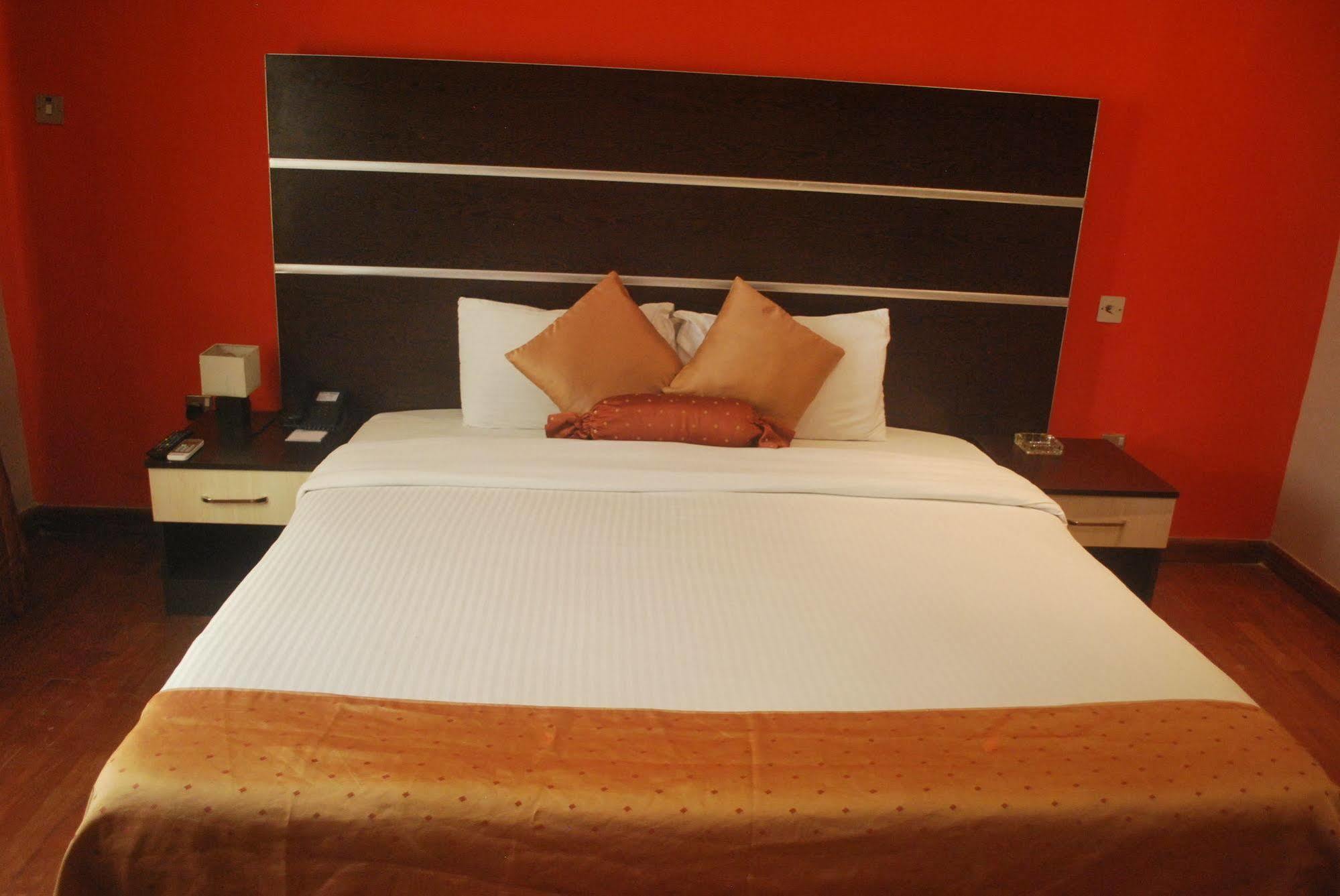 Aries Suites Lagos Eksteriør billede